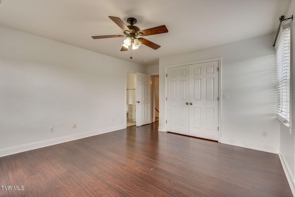 Photo #35: 702 Glen Oaks Place