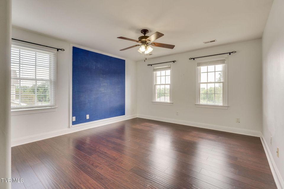 Photo #33: 702 Glen Oaks Place