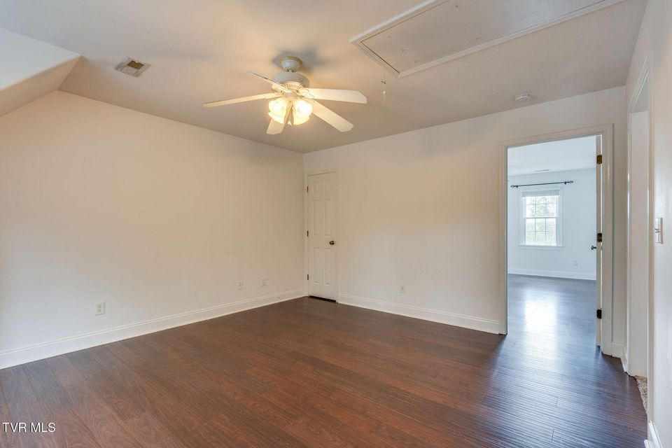Photo #32: 702 Glen Oaks Place