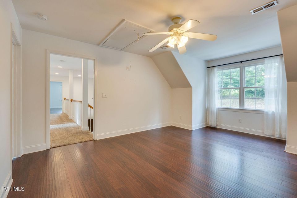 Photo #31: 702 Glen Oaks Place