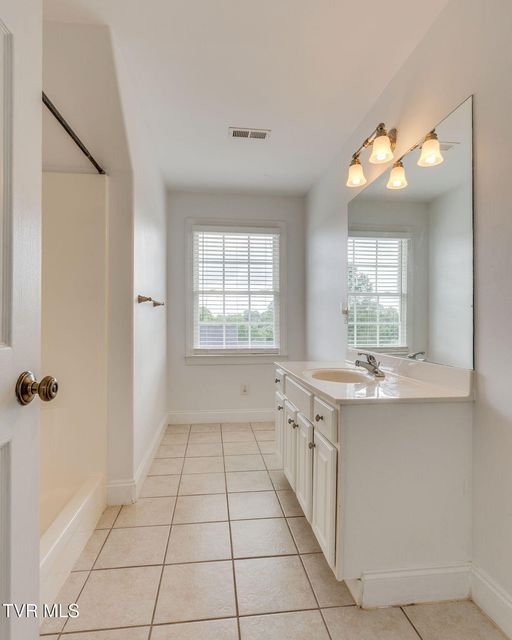 Photo #28: 702 Glen Oaks Place