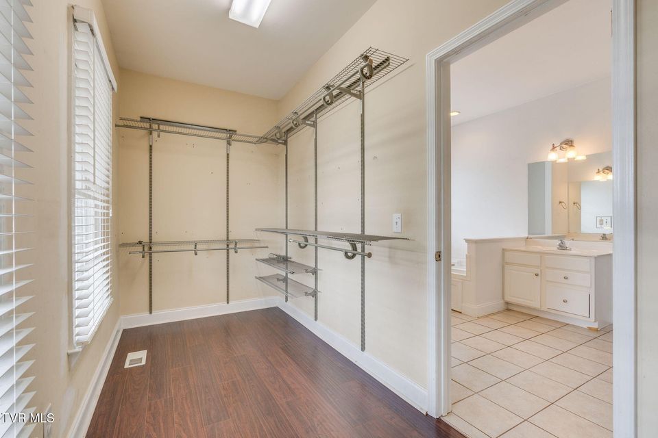 Photo #25: 702 Glen Oaks Place