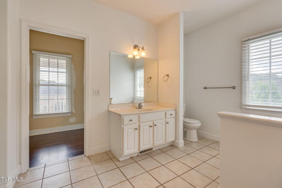 Photo #22: 702 Glen Oaks Place