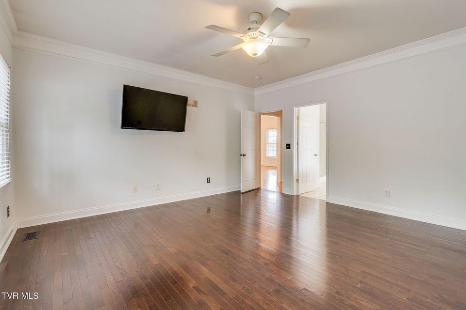 Photo #21: 702 Glen Oaks Place
