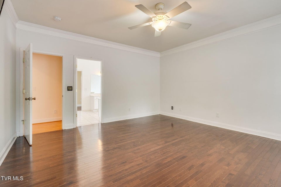 Photo #20: 702 Glen Oaks Place