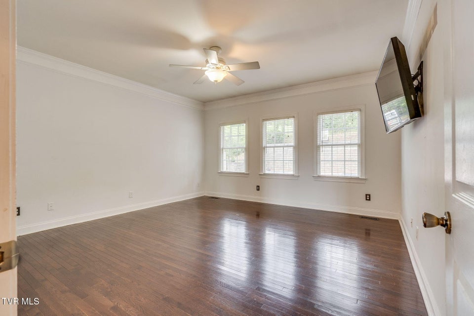 Photo #19: 702 Glen Oaks Place
