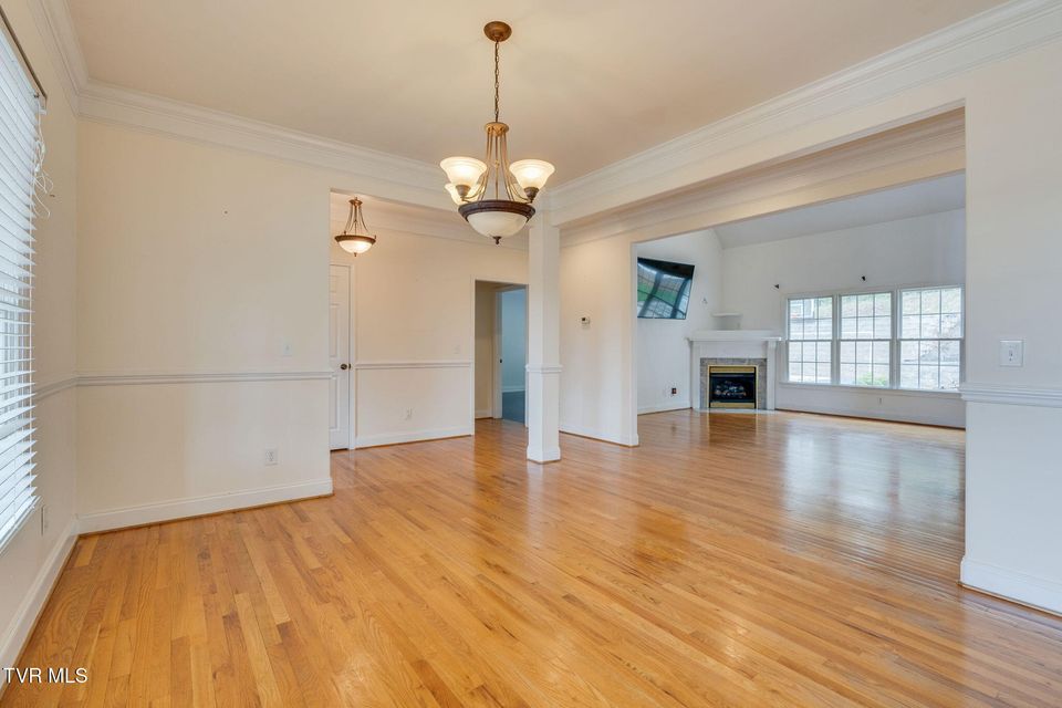 Photo #8: 702 Glen Oaks Place