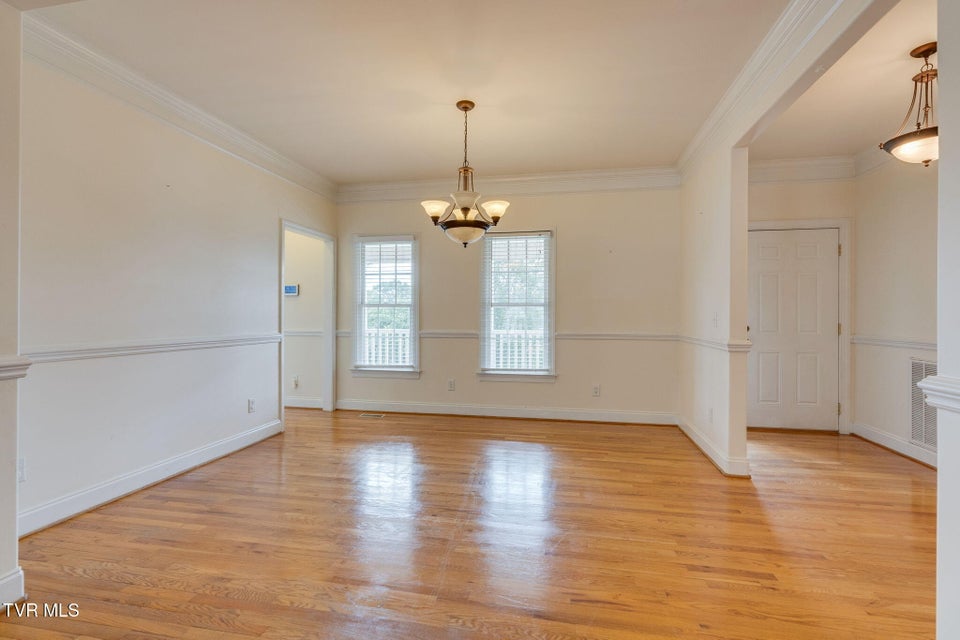 Photo #7: 702 Glen Oaks Place