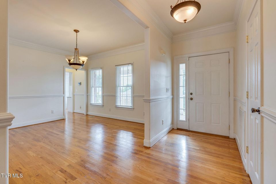 Photo #6: 702 Glen Oaks Place