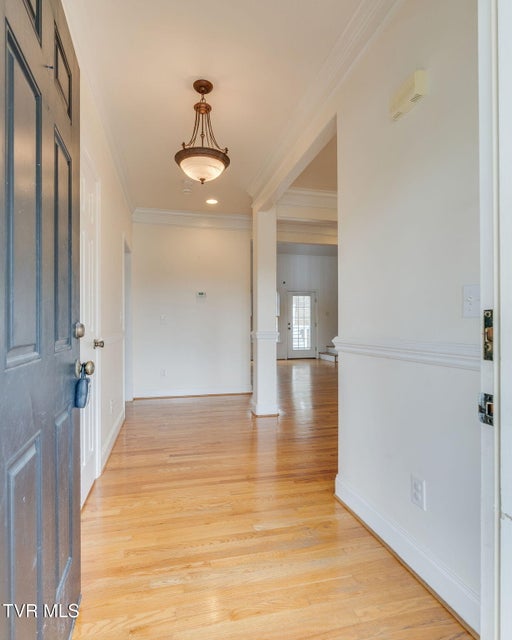 Photo #5: 702 Glen Oaks Place