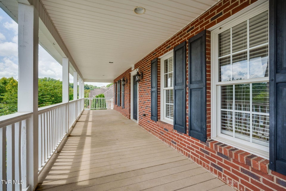 Photo #4: 702 Glen Oaks Place