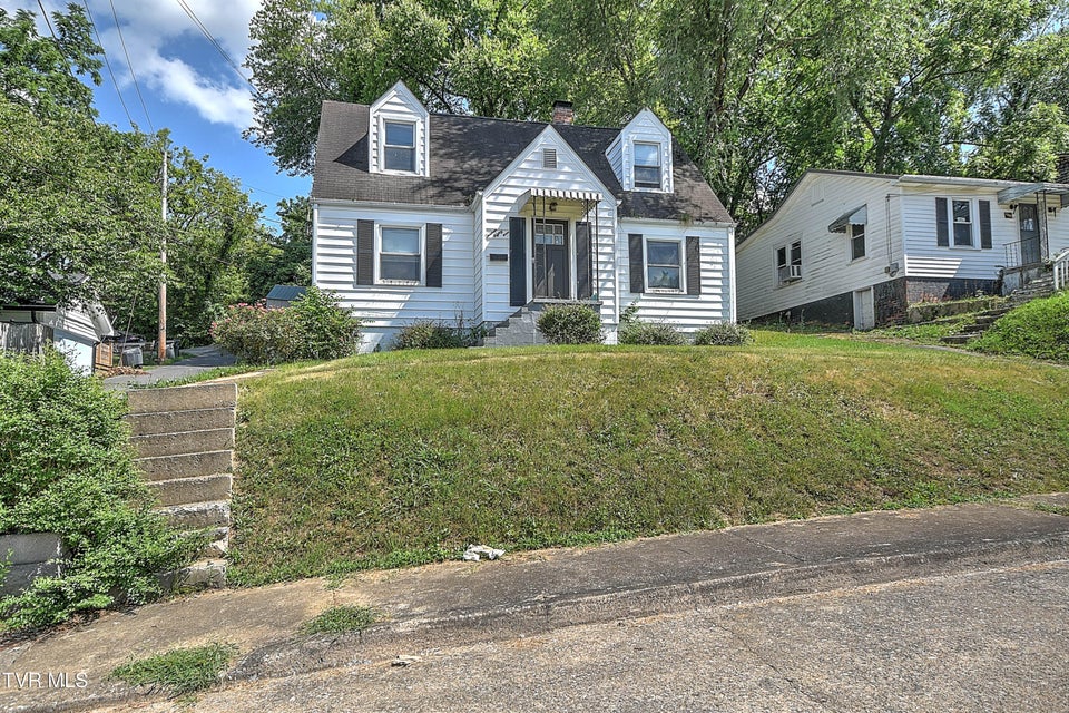 Photo #3: 1383 Farragut Avenue
