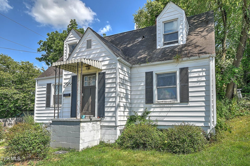 Photo #6: 1383 Farragut Avenue