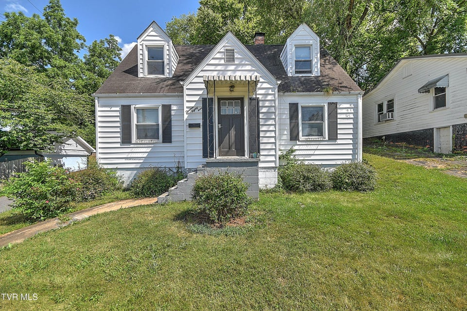 Photo #8: 1383 Farragut Avenue