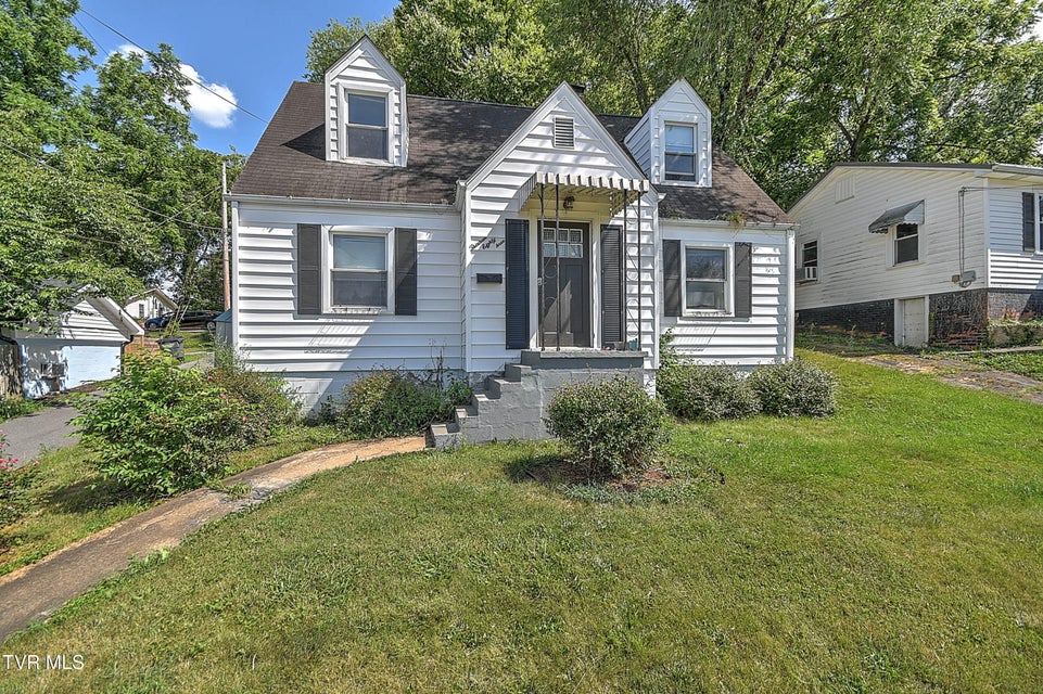 Photo #9: 1383 Farragut Avenue