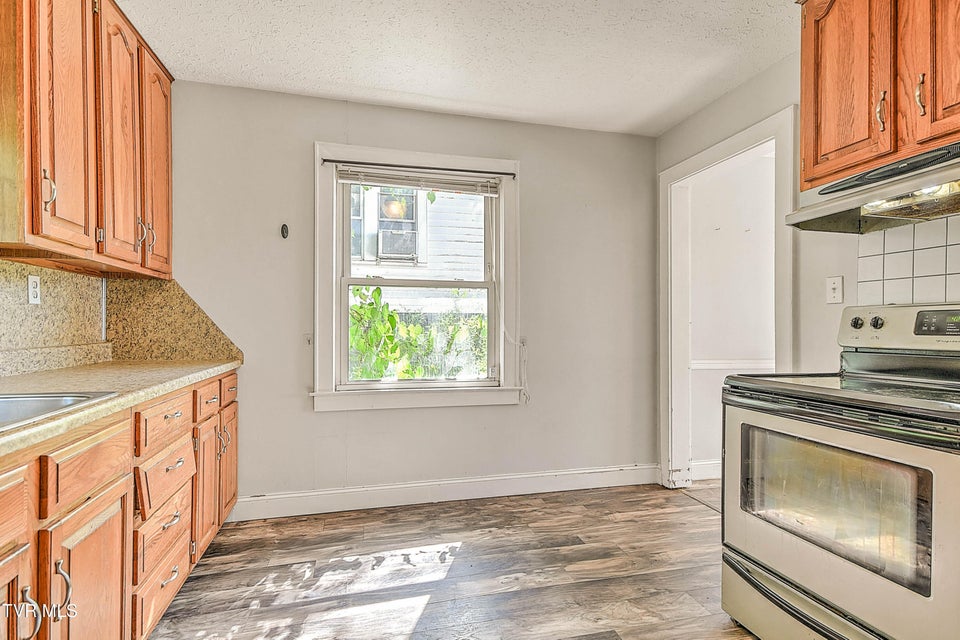 Photo #22: 1383 Farragut Avenue