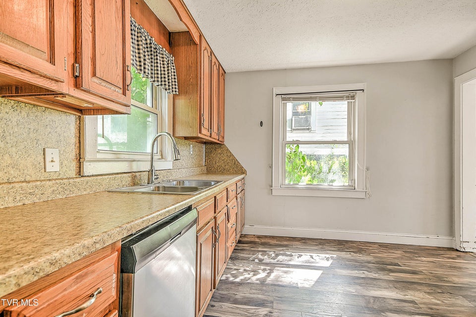Photo #23: 1383 Farragut Avenue