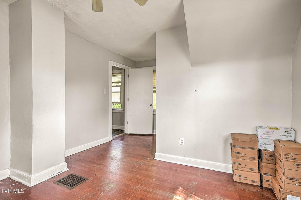 Photo #27: 1383 Farragut Avenue