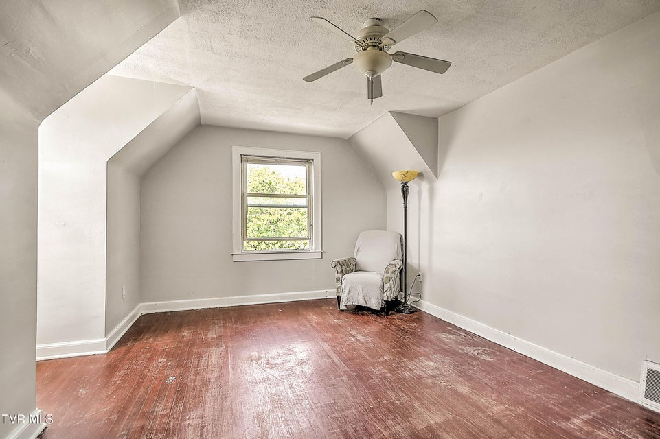 Photo #31: 1383 Farragut Avenue