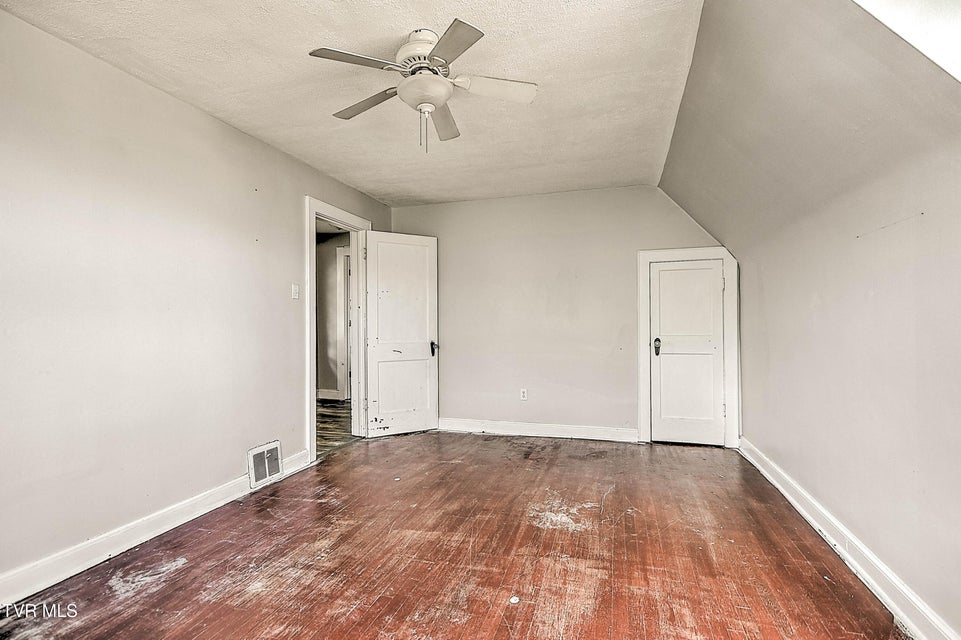 Photo #32: 1383 Farragut Avenue