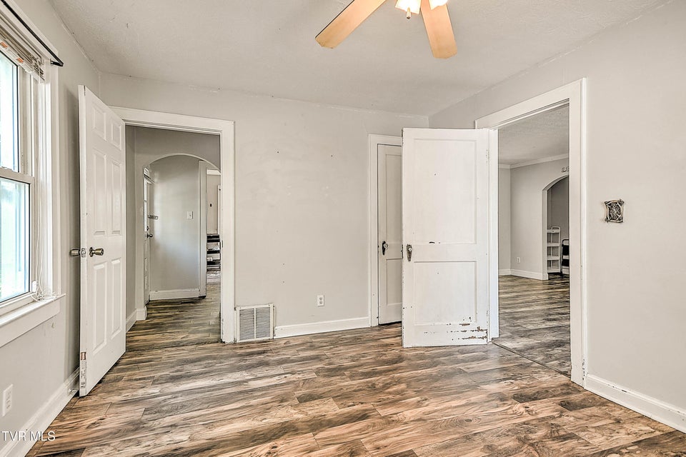 Photo #37: 1383 Farragut Avenue