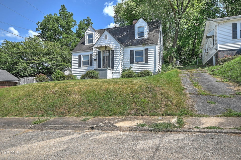 Photo #2: 1383 Farragut Avenue