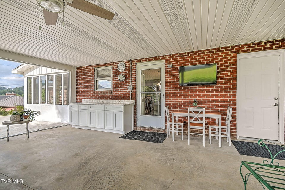 Photo #41: 204 Cowan Drive