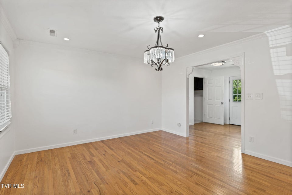 Photo #3: 412 George Washington Drive