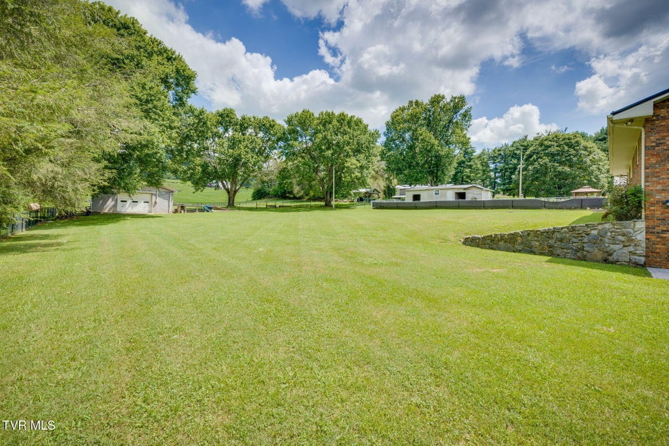 Photo #38: 576 Buckingham Road