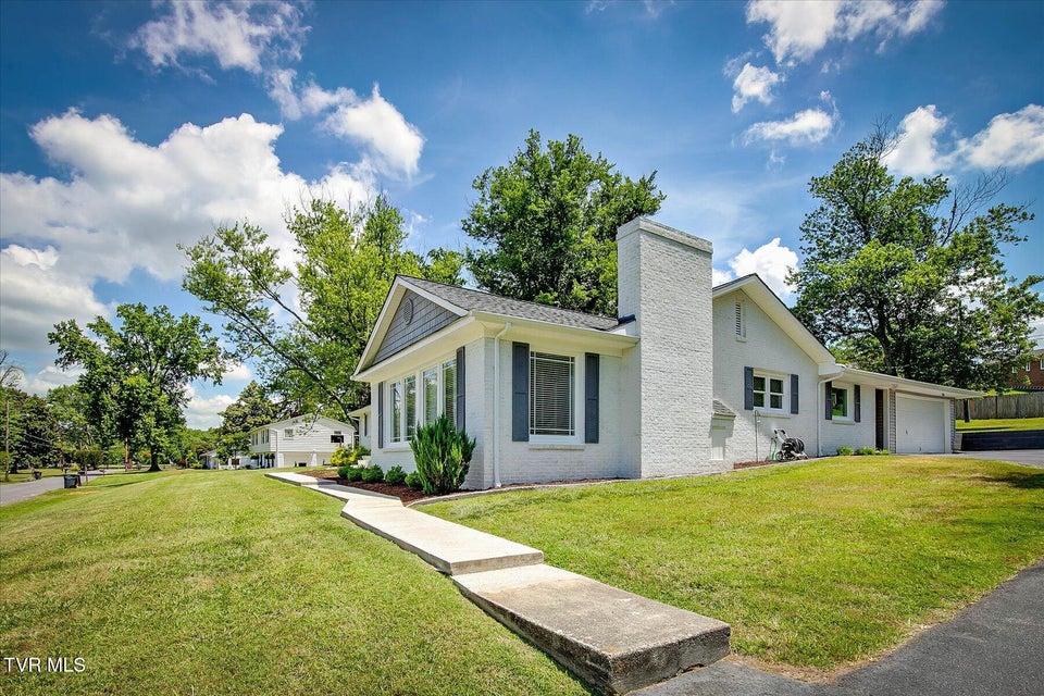 Photo #4: 517 Forestdale Road