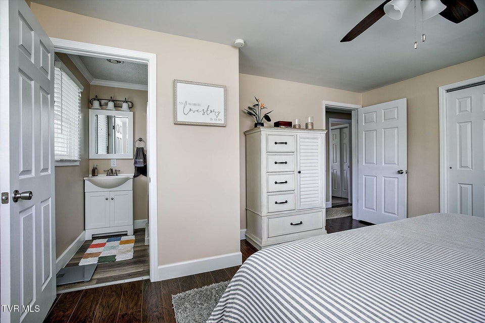 Photo #17: 517 Forestdale Road