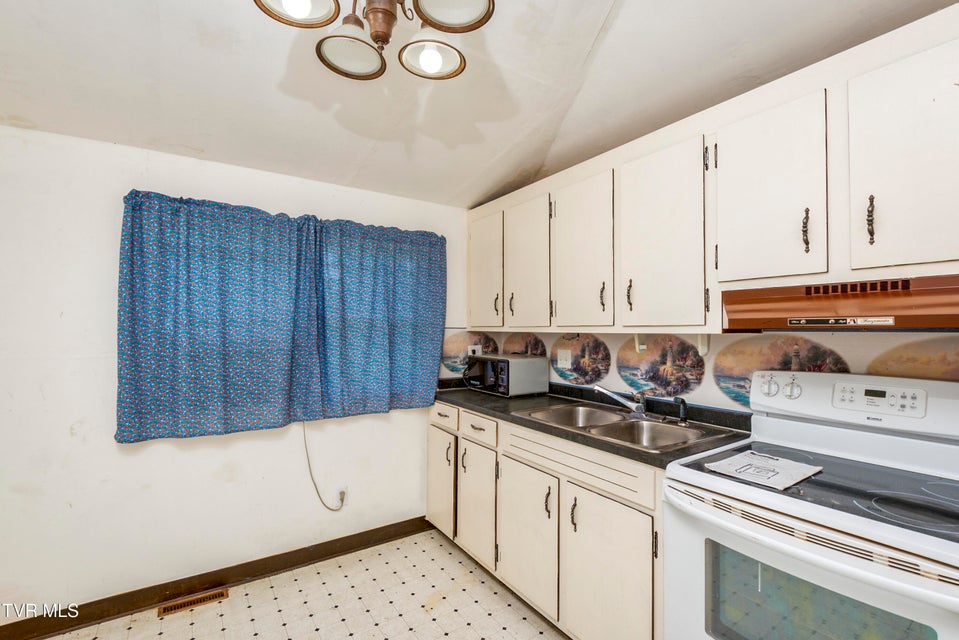 Photo #17: 1723 Euclid Ave Avenue