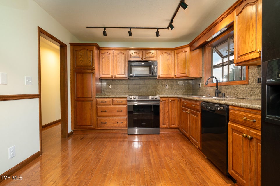 Photo #20: 110 Wellington Court