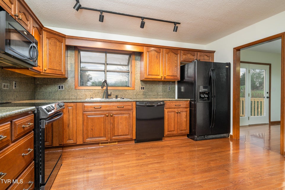 Photo #19: 110 Wellington Court