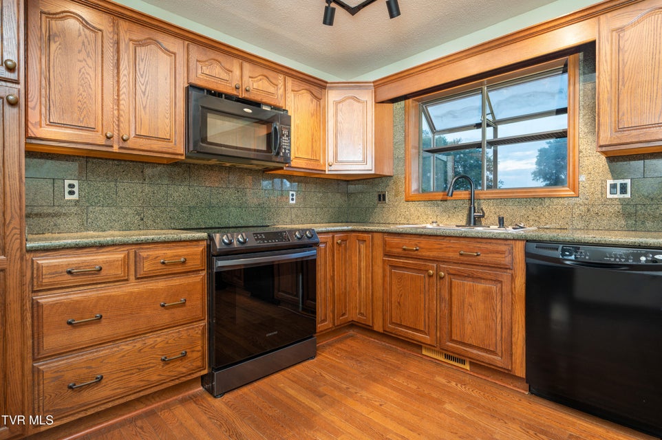Photo #18: 110 Wellington Court
