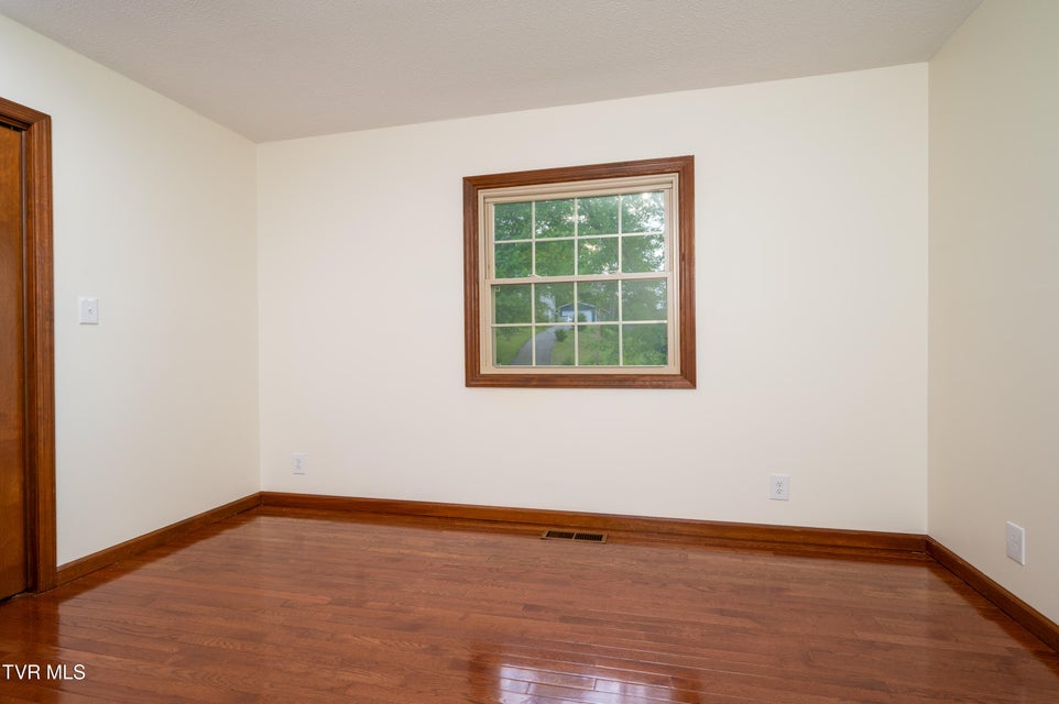 Photo #29: 110 Wellington Court