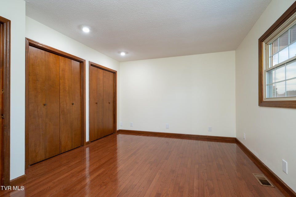 Photo #30: 110 Wellington Court