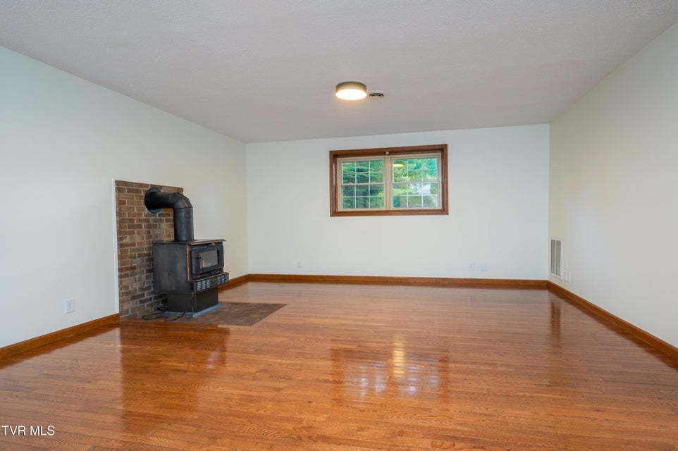 Photo #36: 110 Wellington Court