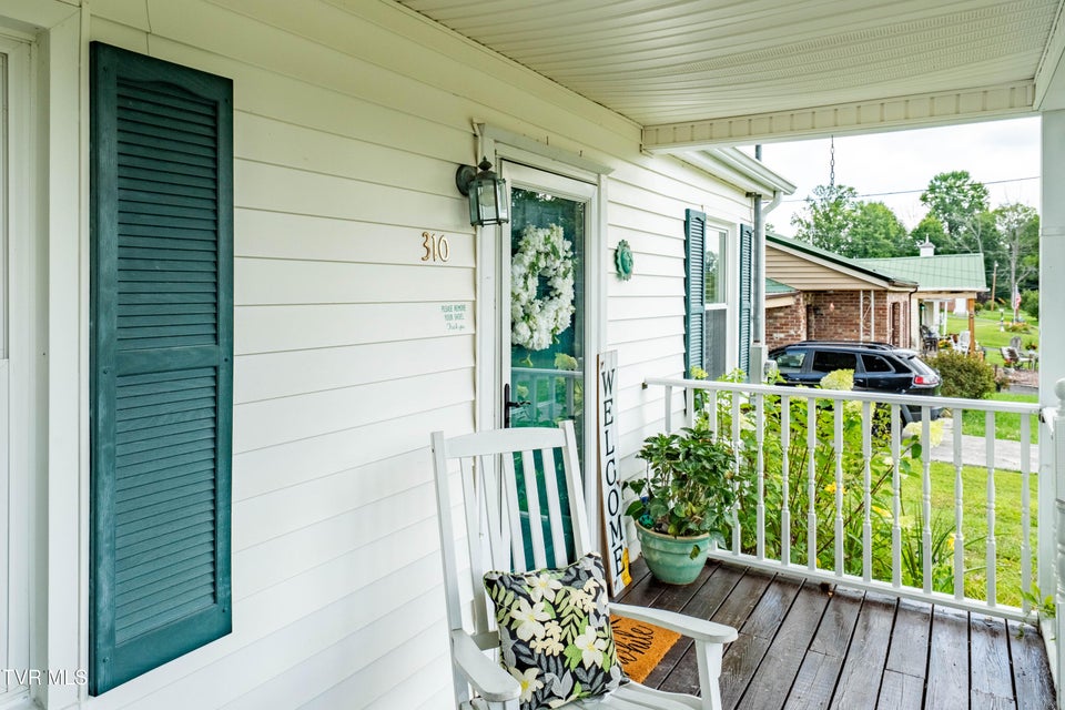 Photo #6: 310 Johnston Avenue