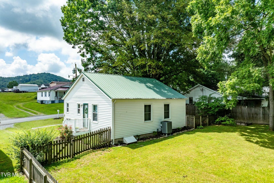 Photo #25: 310 Johnston Avenue