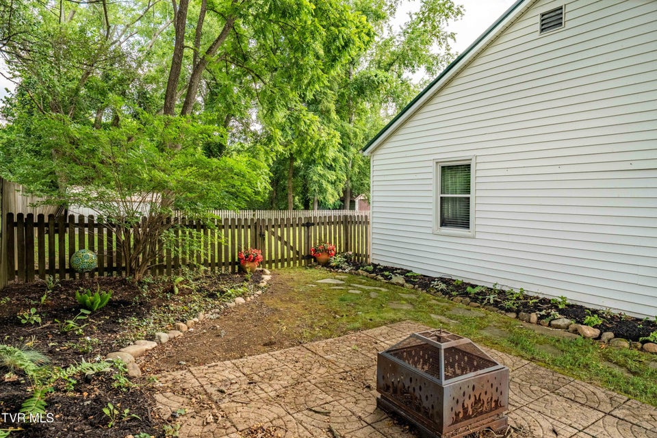 Photo #23: 310 Johnston Avenue