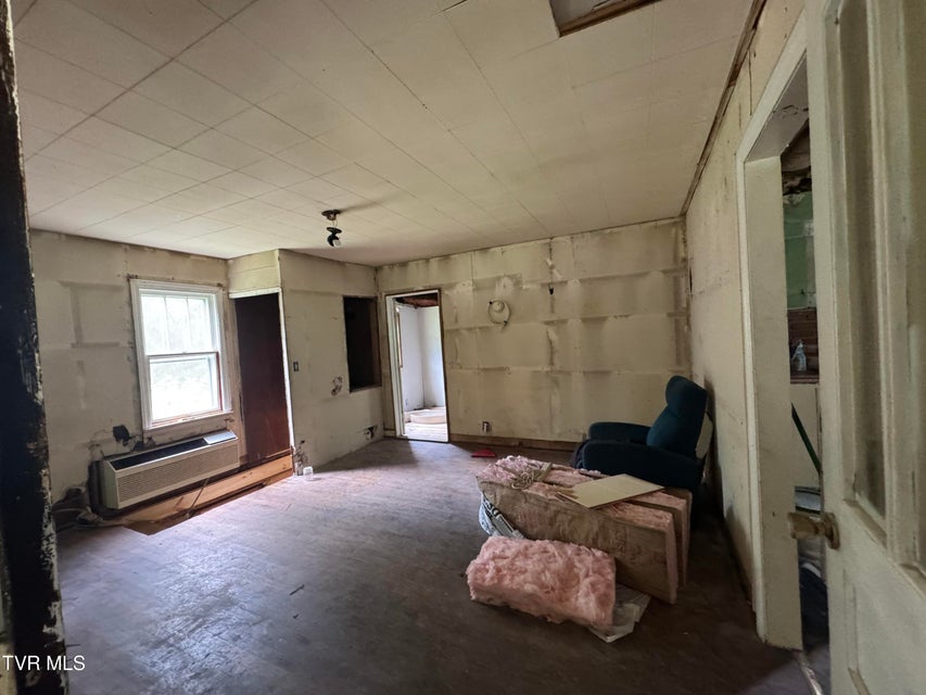 Photo #8: 453 Beechwood Road