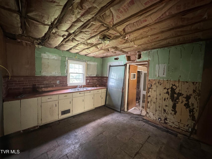 Photo #15: 453 Beechwood Road