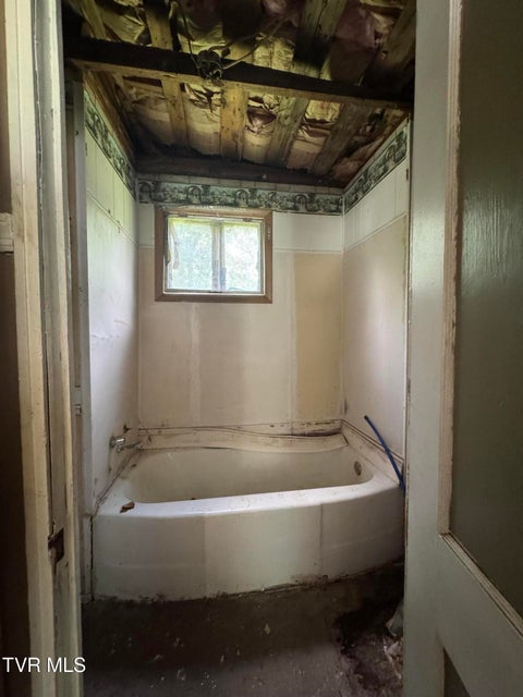 Photo #18: 453 Beechwood Road