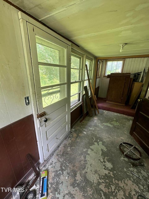 Photo #25: 453 Beechwood Road