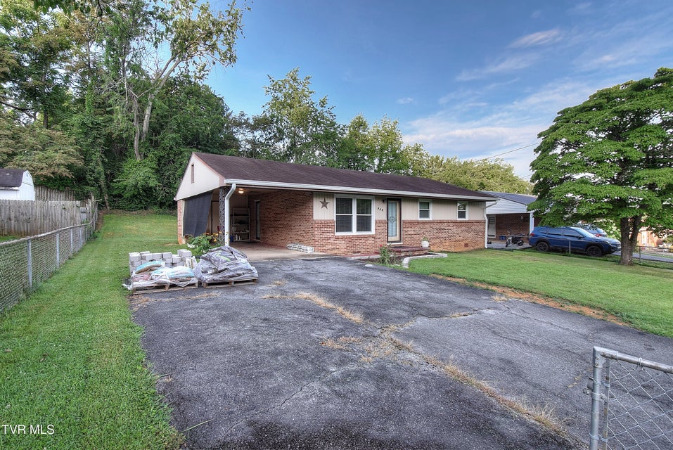 Photo #8: 610 Bingham Street