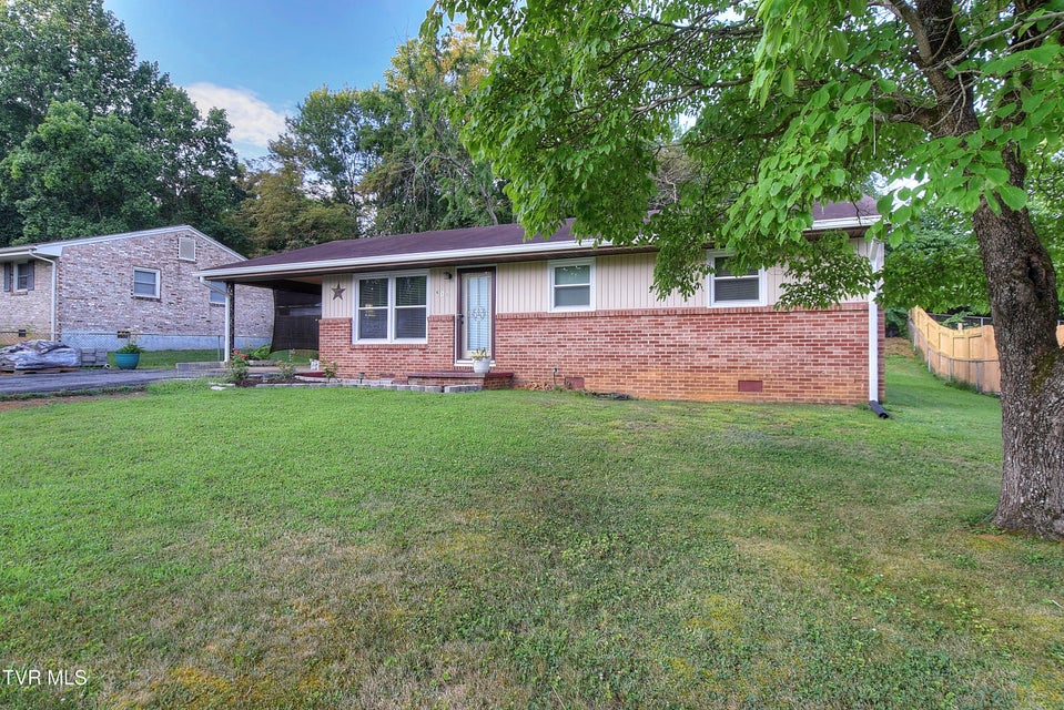 Photo #7: 610 Bingham Street
