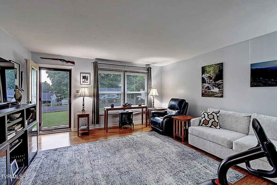 Photo #10: 610 Bingham Street
