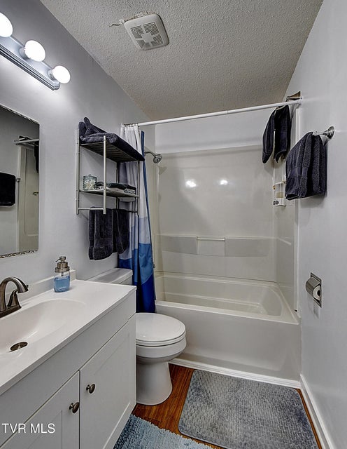 Photo #25: 610 Bingham Street