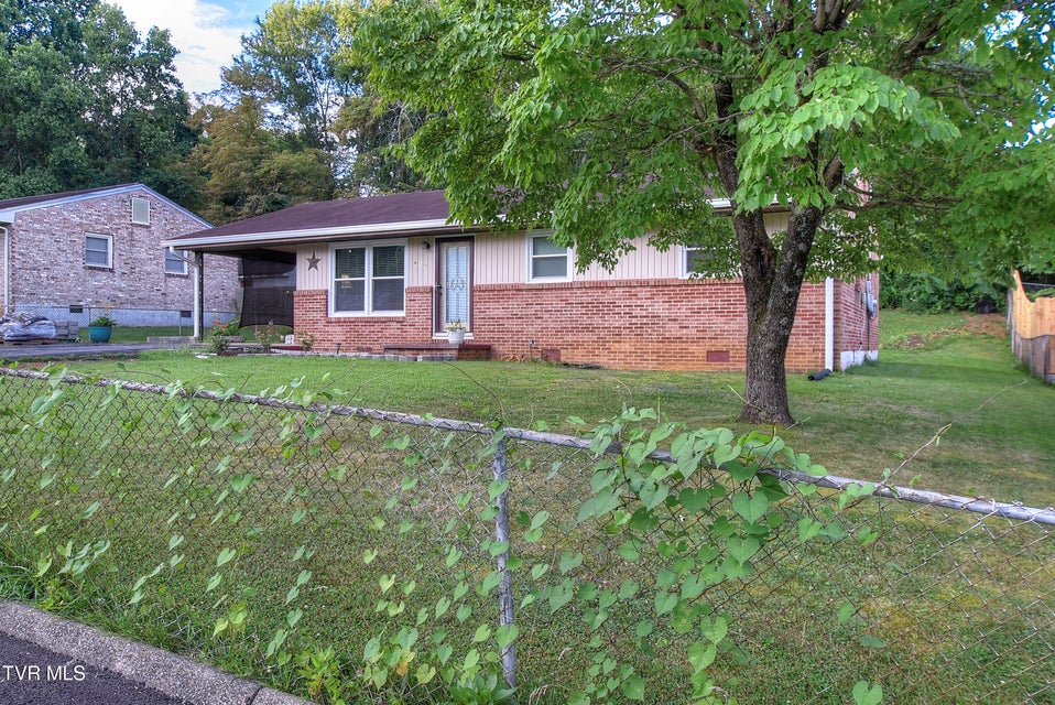 Photo #5: 610 Bingham Street